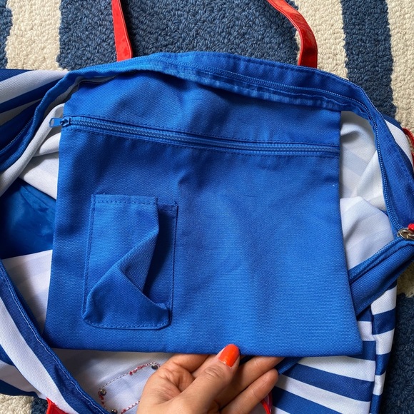 πΊπΈ ORIFLAME 2-in-1 BLUE WHITE RED STRIPE OVERSIZED BEACH BAG + COSMETIC β¦ - Picture 10 of 16